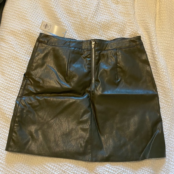 Francesca’s Green Leather Mini Skirt - Picture 2 of 2